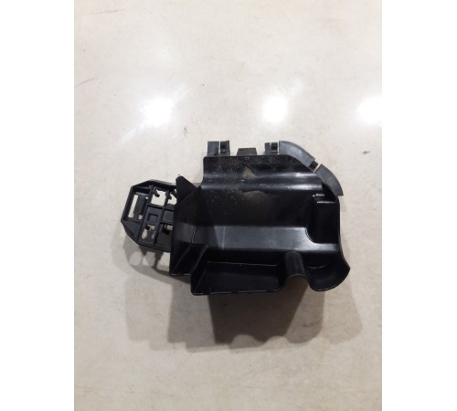 Кронштейн накладки замка крышки багажника