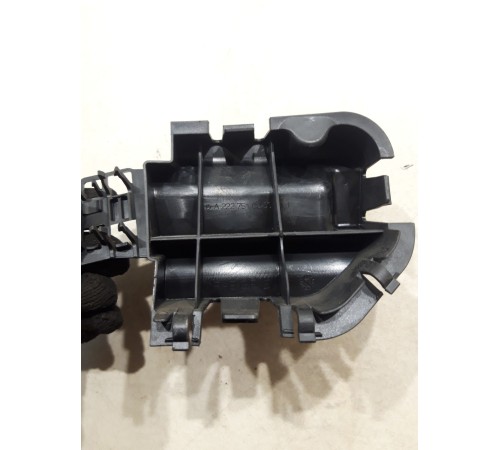 Кронштейн накладки замка крышки багажника