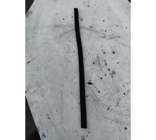 Уплотнитель стекла задний левый внутренний