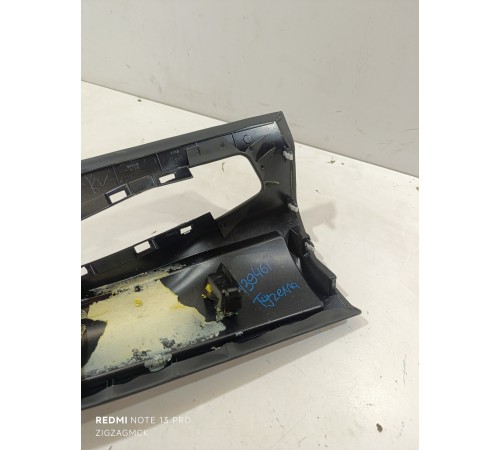 Накладка спинки сиденья левая