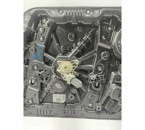 Стеклоподьемник передний правый с моторчиком