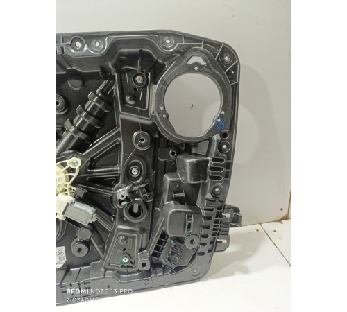 Стеклоподьемник передний правый с моторчиком