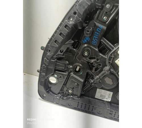 Стеклоподьемник передний правый с моторчиком