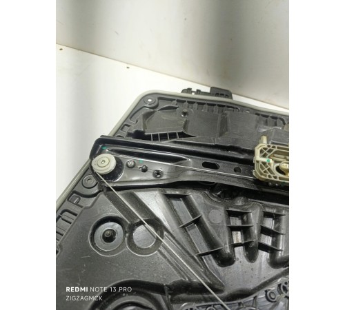 Стеклоподьемник передний правый с моторчиком