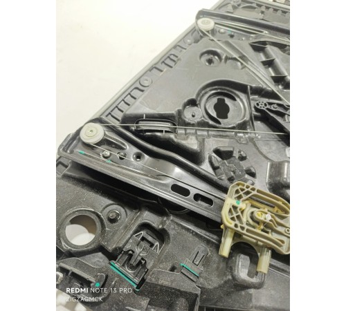 Стеклоподьемник передний правый с моторчиком