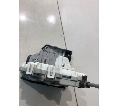 Замок двери (задний, правый)