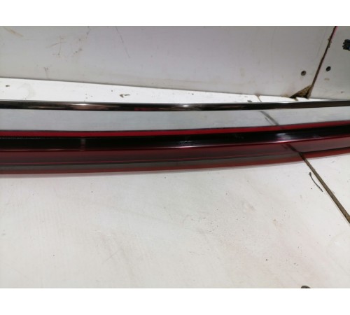 Фонарь двери крышки багажника центральный