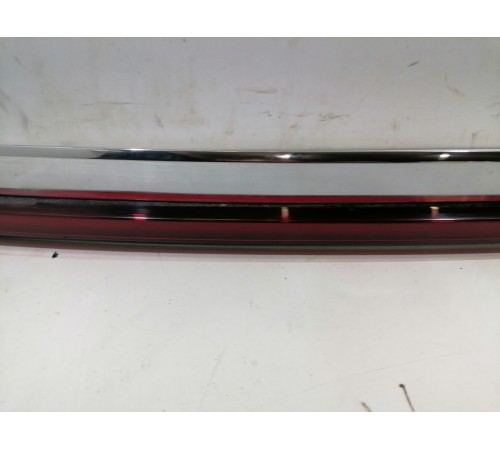 Фонарь двери крышки багажника центральный