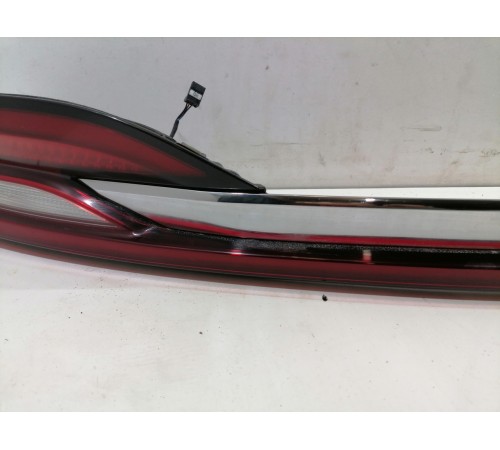 Фонарь двери крышки багажника центральный