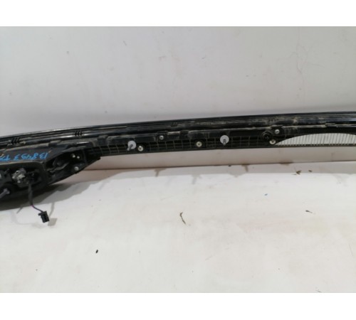 Фонарь двери крышки багажника центральный