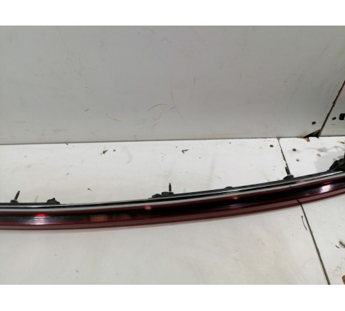 Фонарь двери крышки багажника центральный