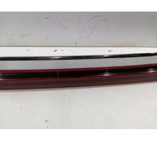 Фонарь двери крышки багажника центральный