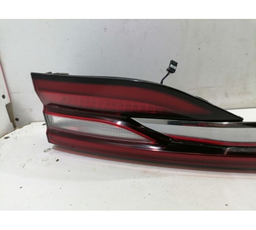 Фонарь двери крышки багажника центральный