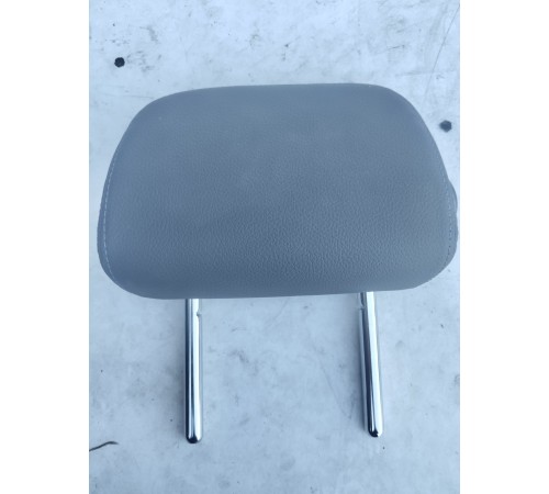 Подголовник задний центральный