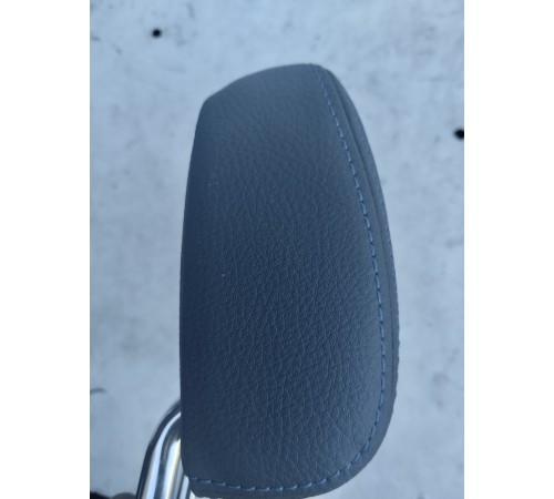 Подголовник задний центральный