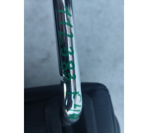 Подголовник задний центральный