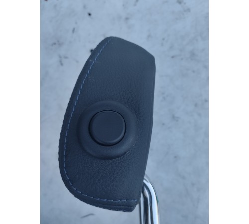 Подголовник задний центральный