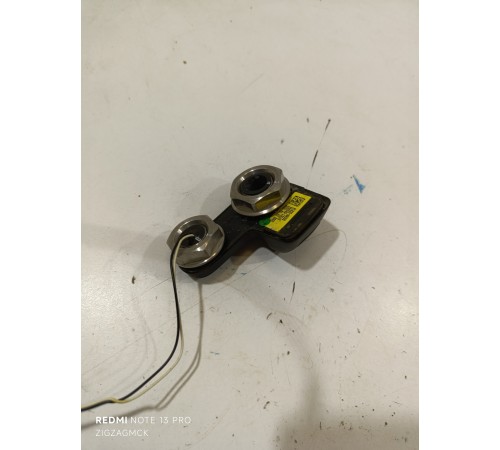 Кнопка открывания багажника