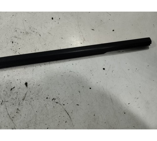 Уплотнитель стекла (задний левый наружный)