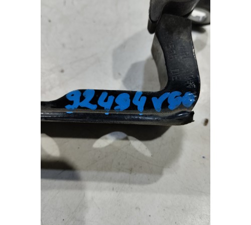 Петля двери (передняя, правая, нижняя)