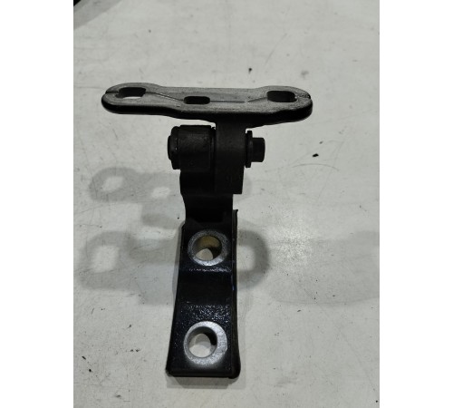 Петля двери (передняя, правая, нижняя)