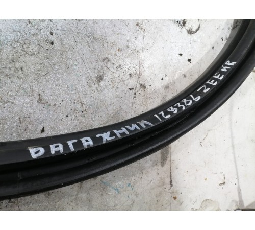 Уплотнитель крышки багажника