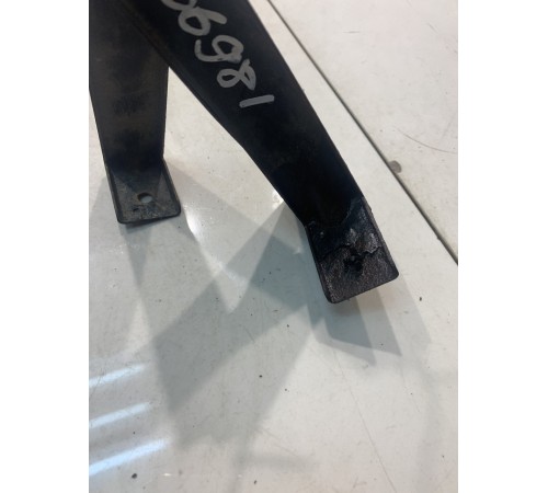 Кронштейн заднего бампера