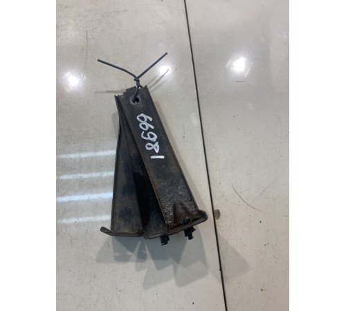 Кронштейн заднего бампера