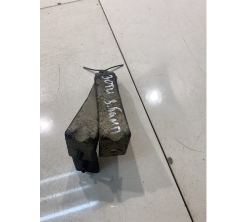 Кронштейн заднего бампера