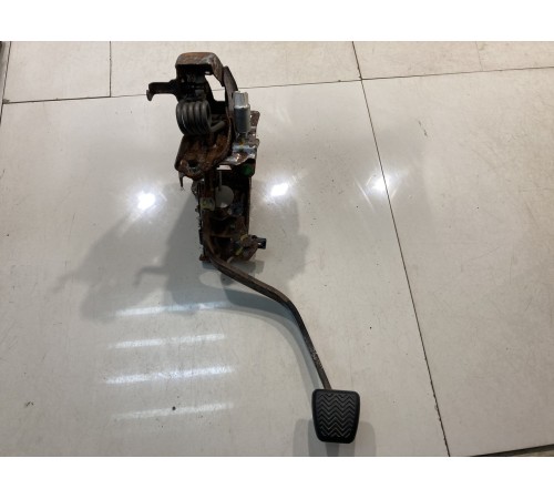 Педаль сцепления