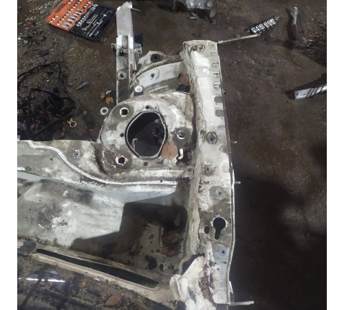 Лонжерон(передний правый)