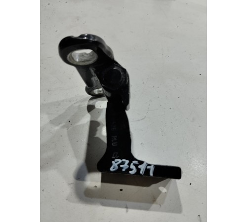 Петля двери(задняя левая верхняя)