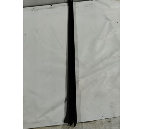 Уплотнитель стекла (задний левый внутренний)