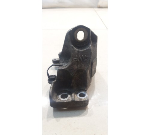 крепеж двигателя