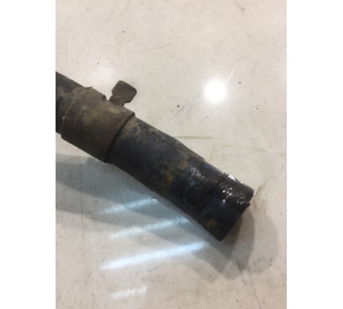 Патрубок топливный