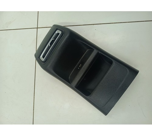 Накладка центральной консоли задняя с воздушным дефлектором