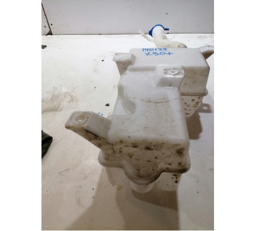 Бачок омывателя лобового стекла с горловиной