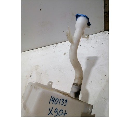 Бачок омывателя лобового стекла с горловиной