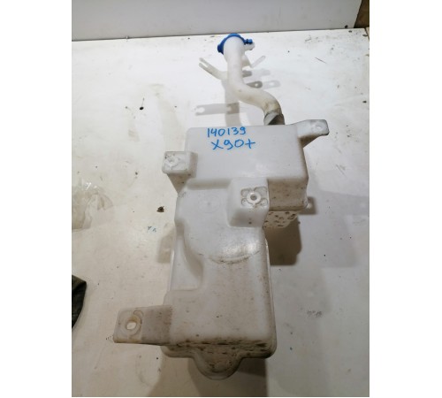 Бачок омывателя лобового стекла с горловиной