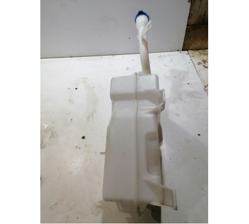 Бачок омывателя лобового стекла с горловиной