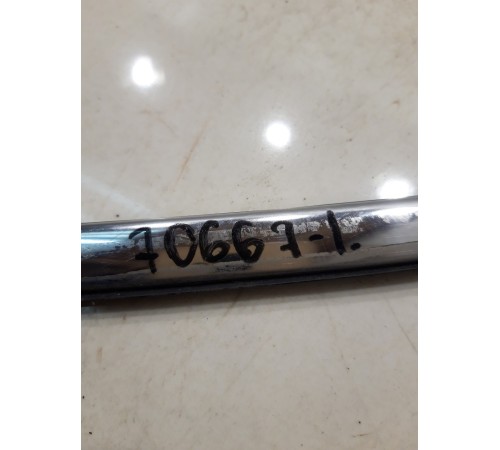 Молдинг двери (передний, правый)