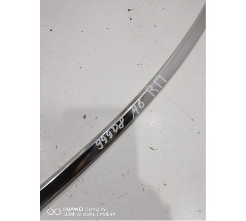 Молдинг стекла двери передний правый