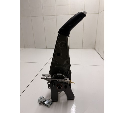 Рычаг стояночного тормоза (ручник)