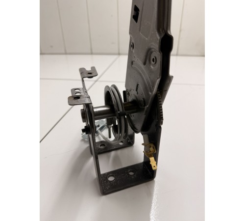 Рычаг стояночного тормоза (ручник)