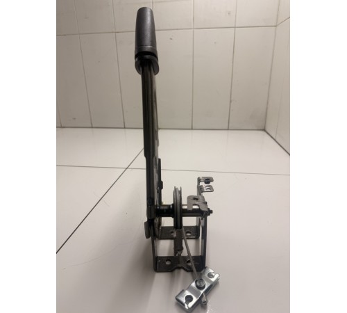 Рычаг стояночного тормоза (ручник)