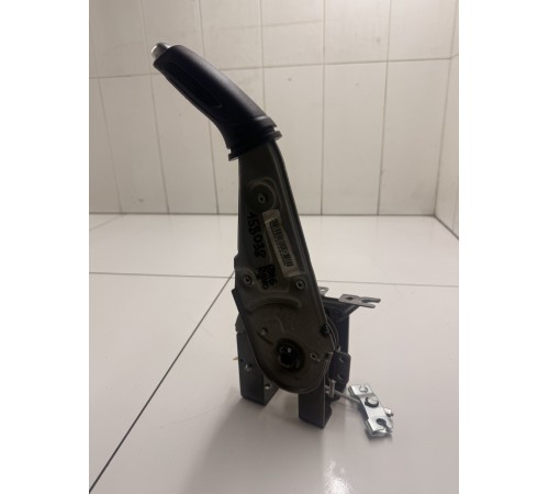 Рычаг стояночного тормоза (ручник)