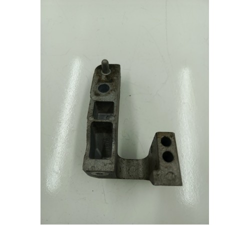 Кронштейн двигателя