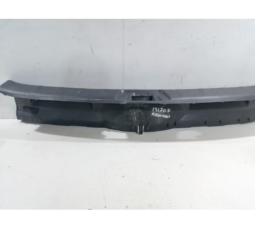 Обшивка задней панели багажника