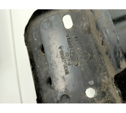 Кронштейн подножки передний