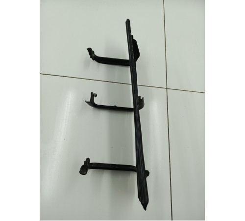 Кронштейн подножки передний